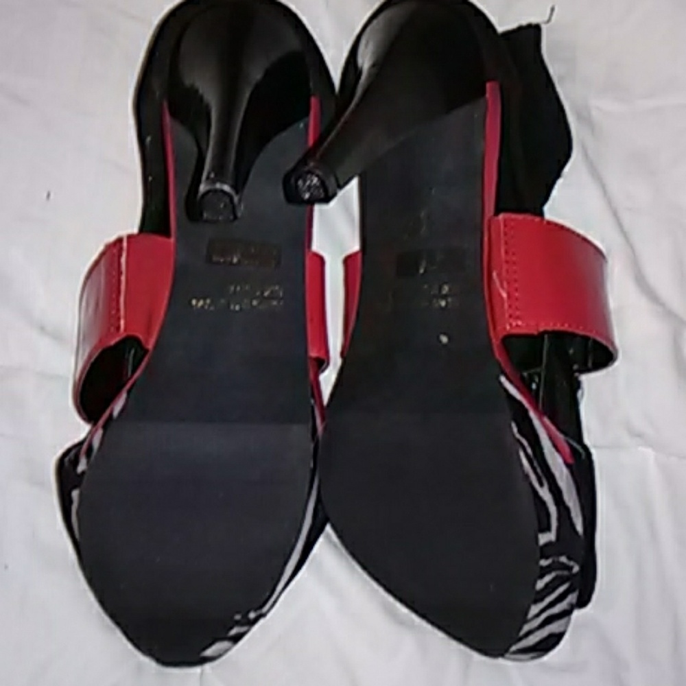 Pumps - Picture 3 of 7